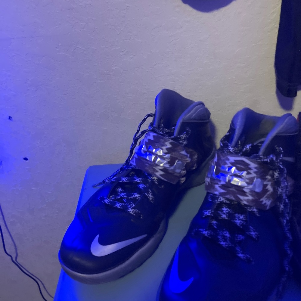 LeBron soldiers sneaker shoes